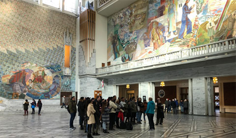 Der Besuch des Rathauses in Oslo